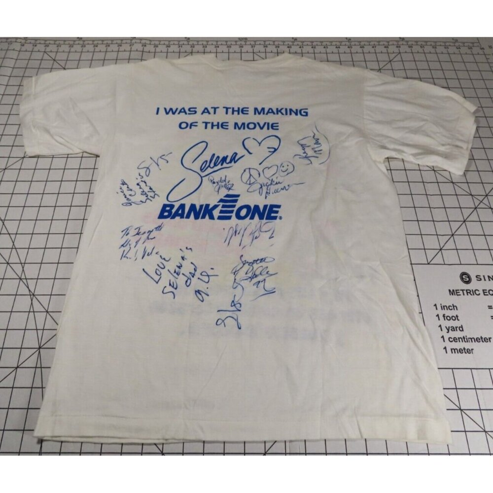 VTG Selena The Making of the Movie T-Shirt 1996 Size Large RARE - SIGNED *READ*